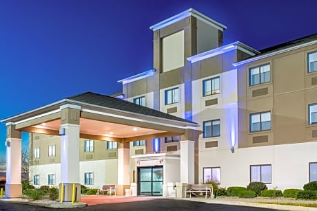 Holiday Inn Express Hotel Howe / Sturgis, an IHG Hotel