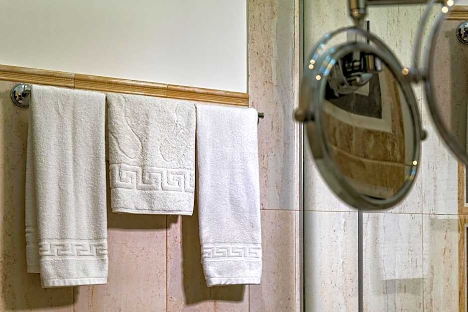 La Strada Boutique Villa