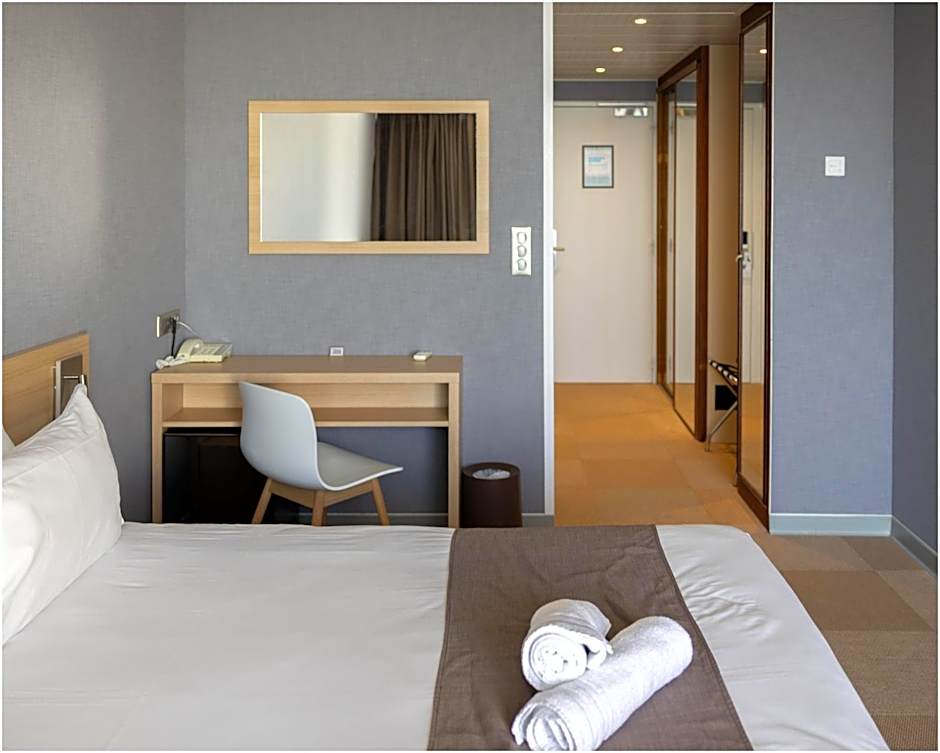 Photo 1 of 4 of Standard 2 Twin Beds, Sea View