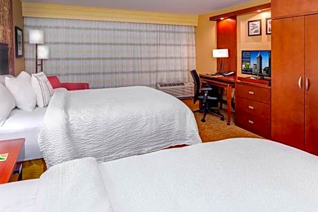 Queen Room with Two Queen Beds - Hearing Accessible