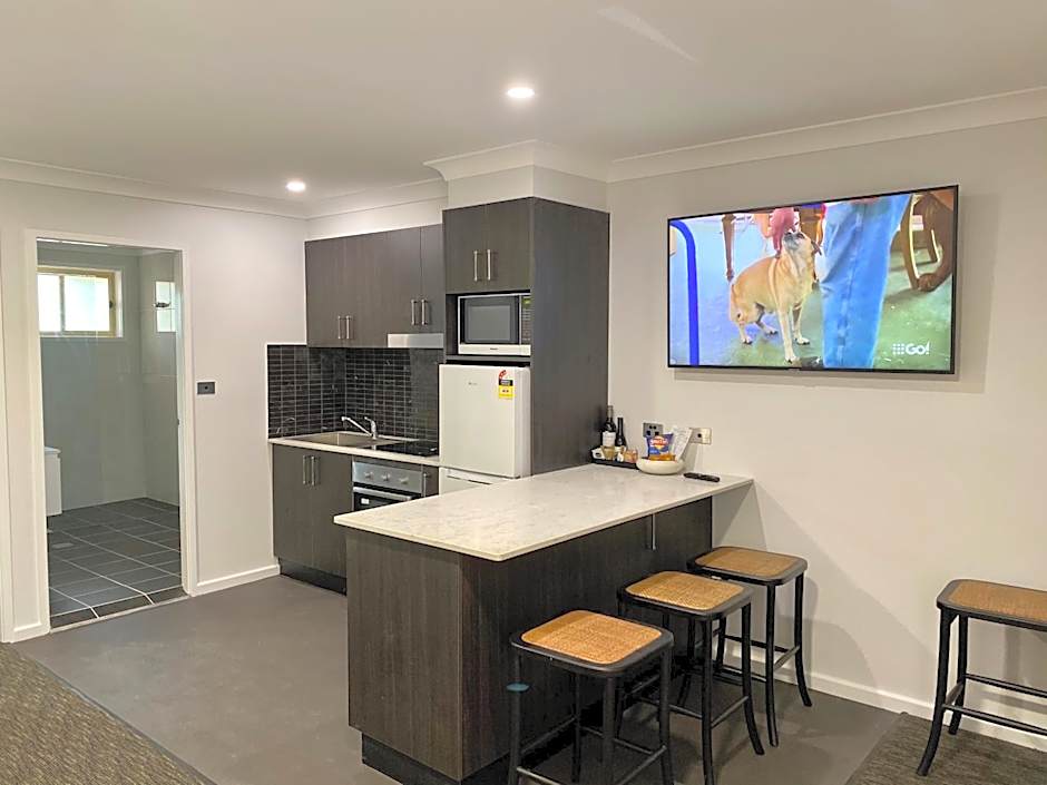 Best Western Plus All Settlers Motor Inn