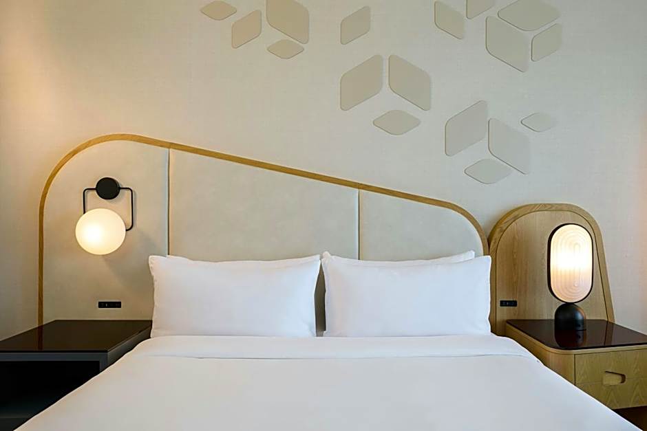 Renaissance by Marriott Schaumburg Convention Center Hotel