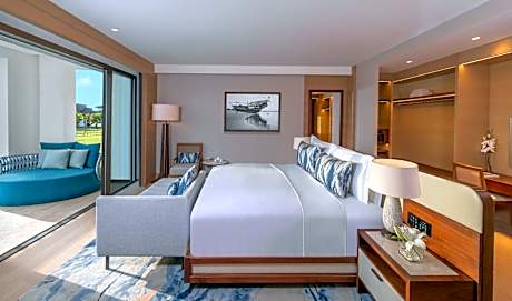 Deluxe Garden Terrace Suite