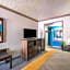 Econo Lodge Inn & Suites