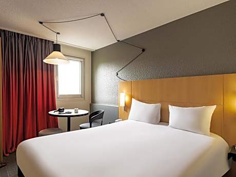2 Adjoining Double Rooms