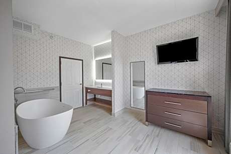 King Studio Suite - Non-Smoking