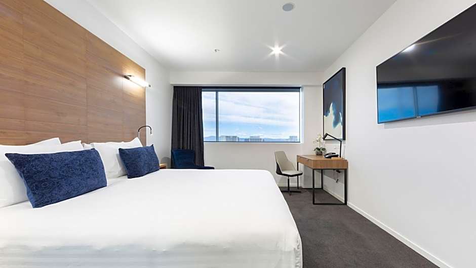 THE SEBEL CANBERRA CIVIC