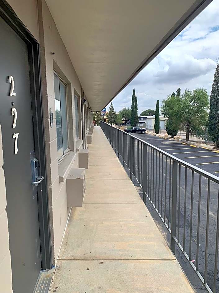 Rodeway Inn Midland South