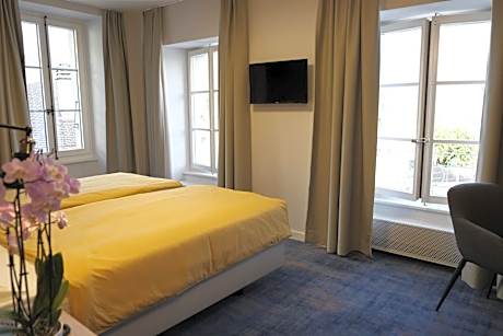 Double or Twin Room with Lake View