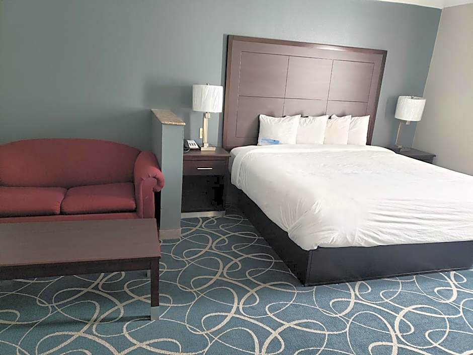Days Inn & Suites by Wyndham Cleburne TX