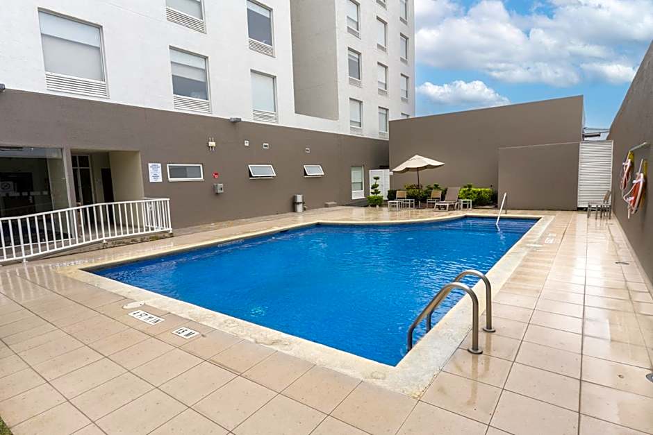 Holiday Inn Express & Suites Guadalajara Aeropuerto By IHG