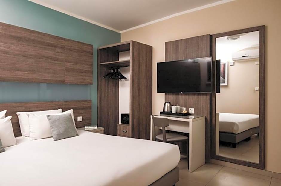 115 The Strand Hotel by NEU Collective