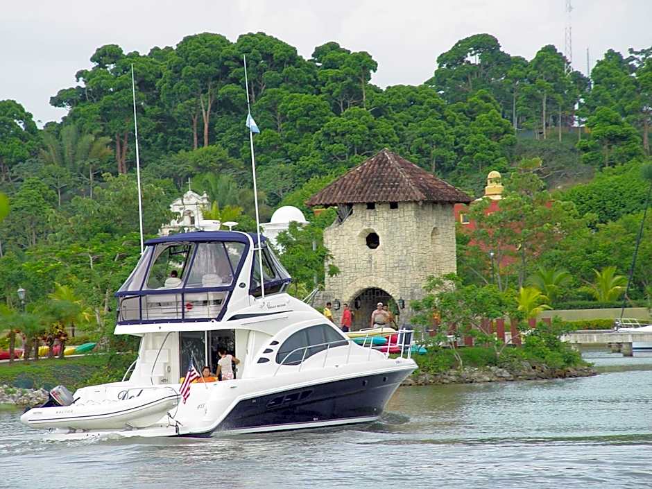 Amatique Bay Hotel