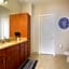 Amazing Condos Beautiful View 2 Blocks To French Quarter, Small Rooftop Pool, Gym, Seanger Theater, Super Dome, And Bourbon St