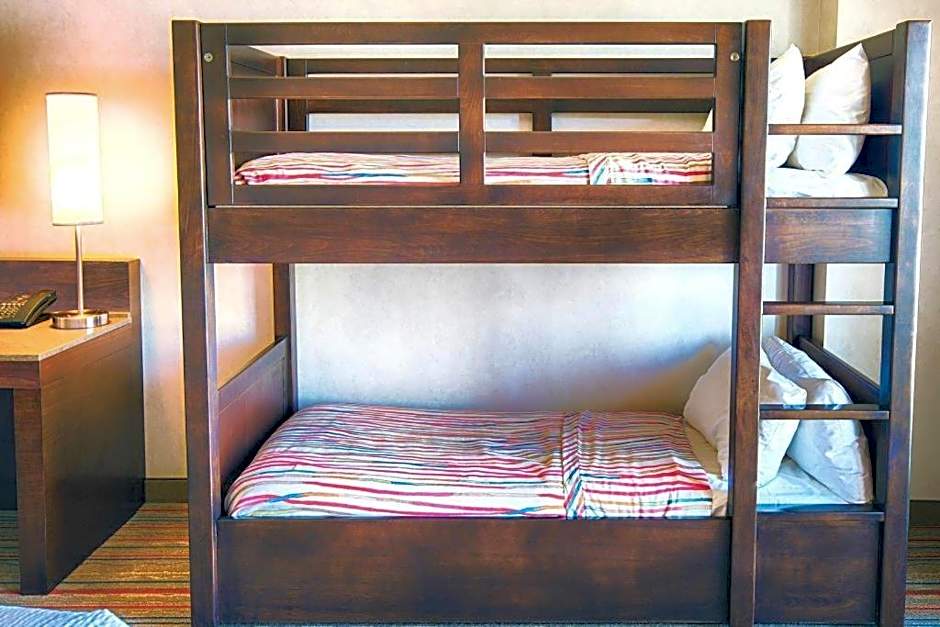 Courtyard by Marriott Anaheim Theme Park Entrance