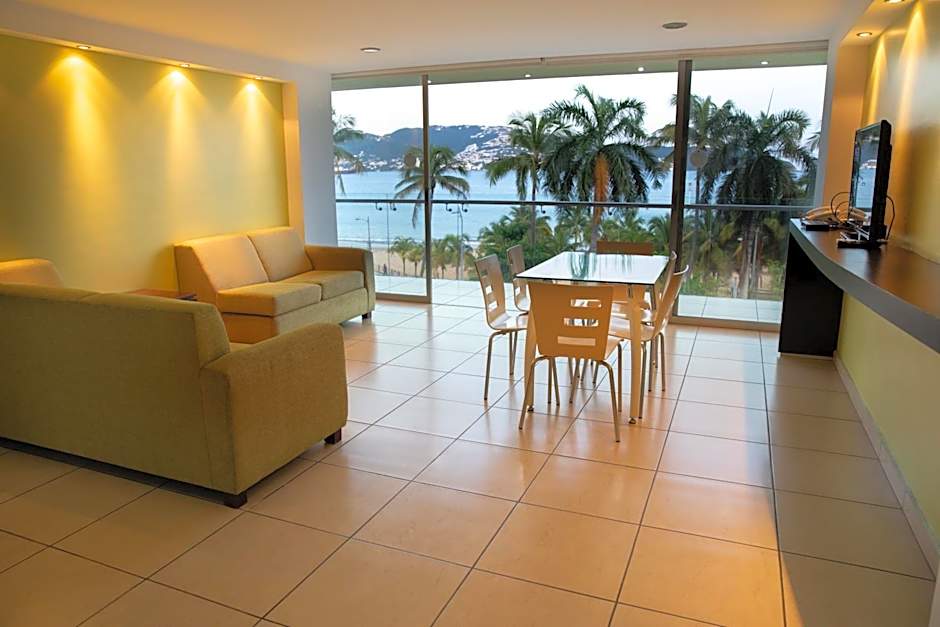 Ramada by Wyndham Acapulco Hotel & Suites