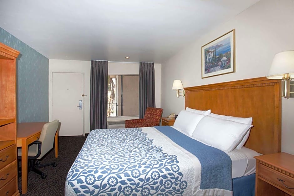 Days Inn by Wyndham Anaheim Near the Park