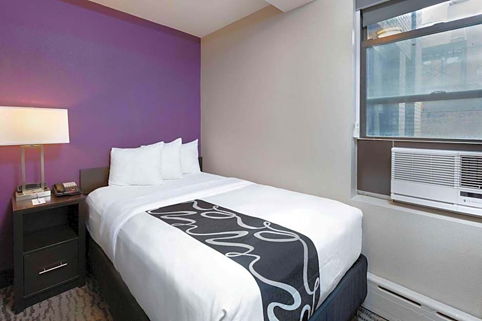 Photo 1 of 5 of Double Room