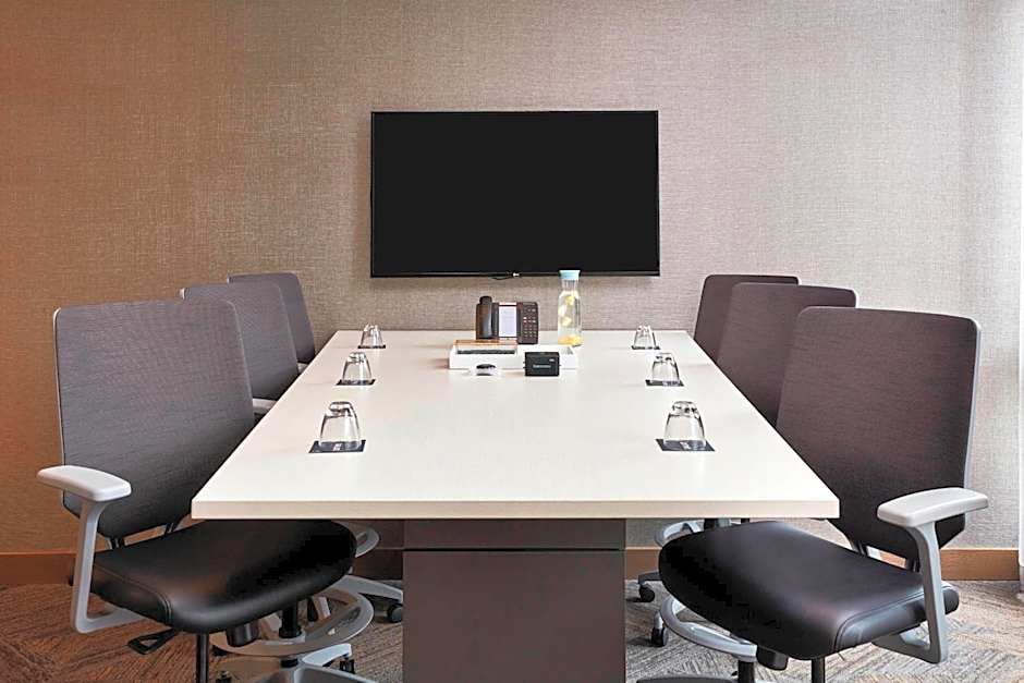 AC Hotel by Marriott Cincinnati at The Banks