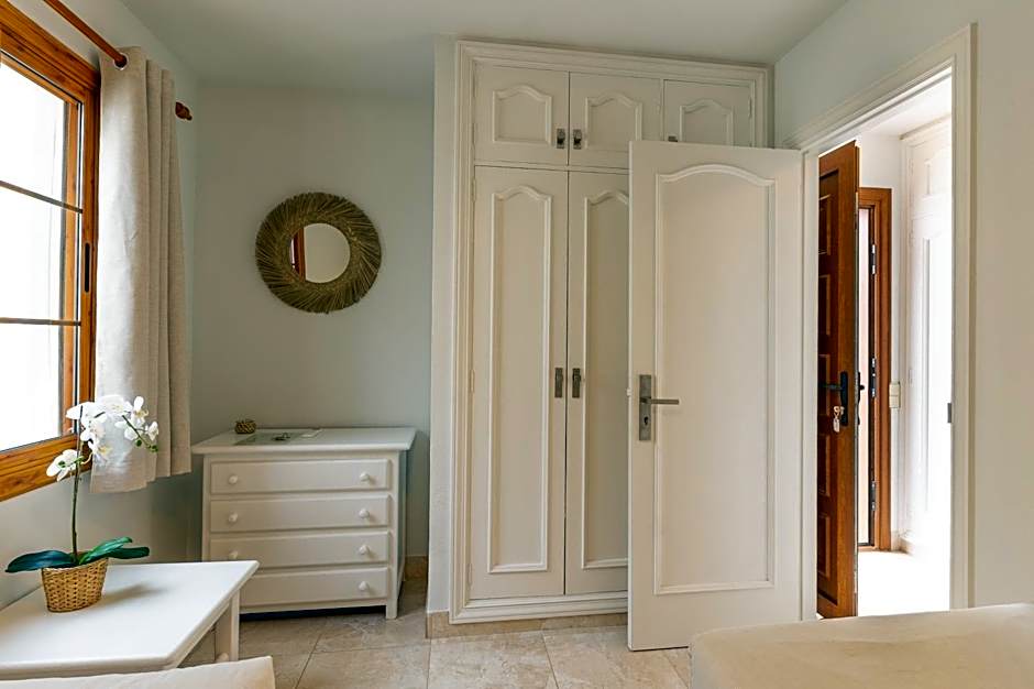 Beautiful 4 bedroom house with phenomenal golf and mountain views