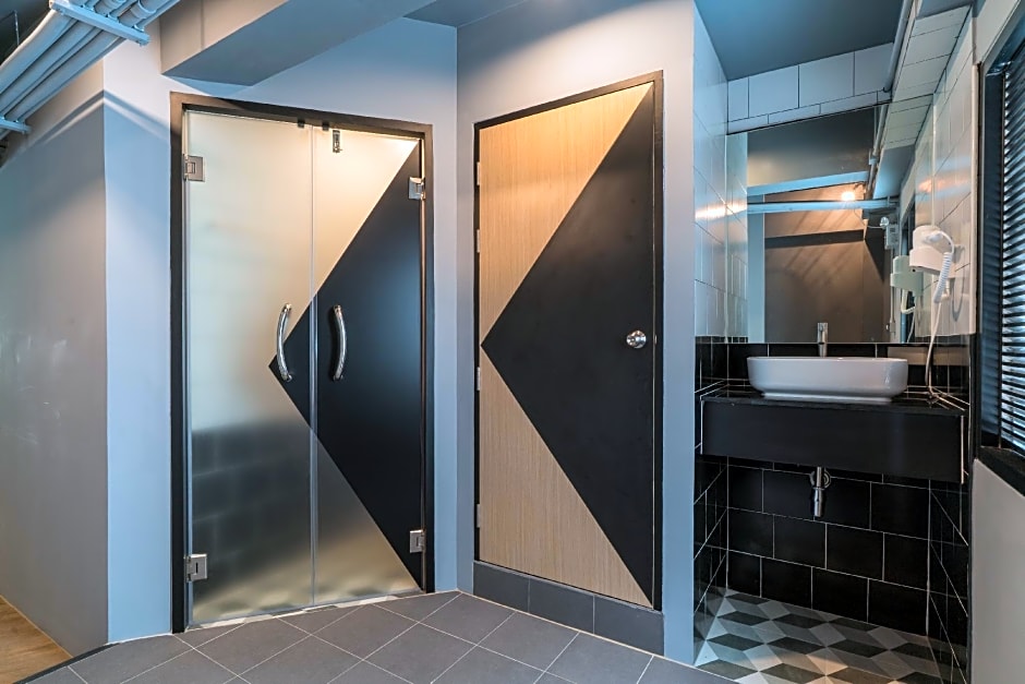 Sleep Box Patong Hostel