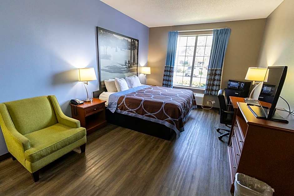 Super 8 by Wyndham Smithfield-Selma