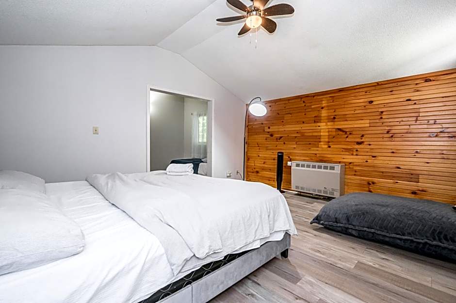 Evergreen Escape - Tobermory Chalet & Sauna