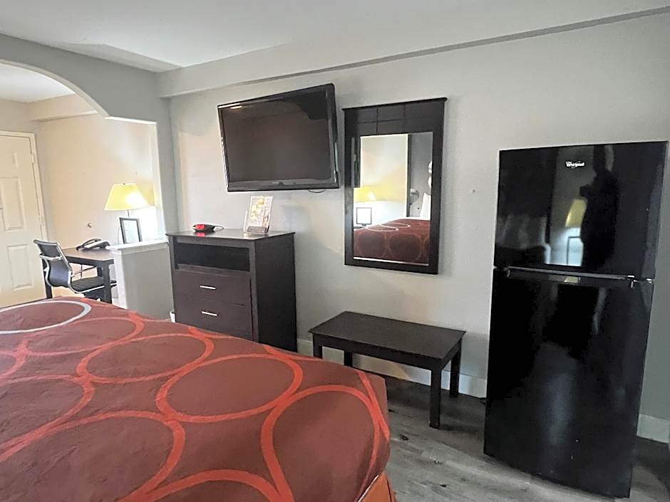 Super 8 by Wyndham Baytown/Mont Belvieu