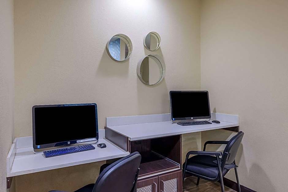 La Quinta Inn & Suites by Wyndham Artesia