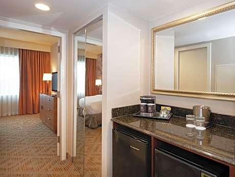 King Suite - Disability Access/Hearing Impaired - Non-Smoking