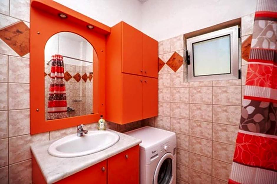 House just on the beach -included 2 canoe and 2 bicycles