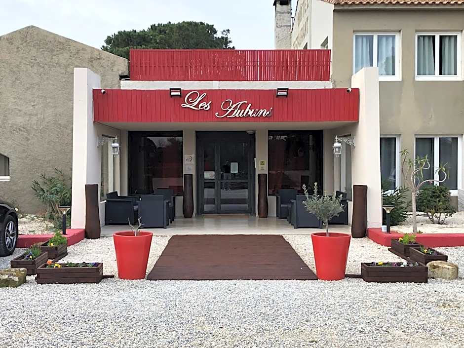 Logis Hôtel Restaurant Les Aubuns