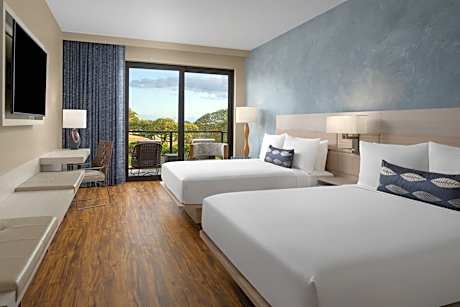 Queen Room with Two Queen Beds with Adapted Tub and Balcony - Mobility Accessible