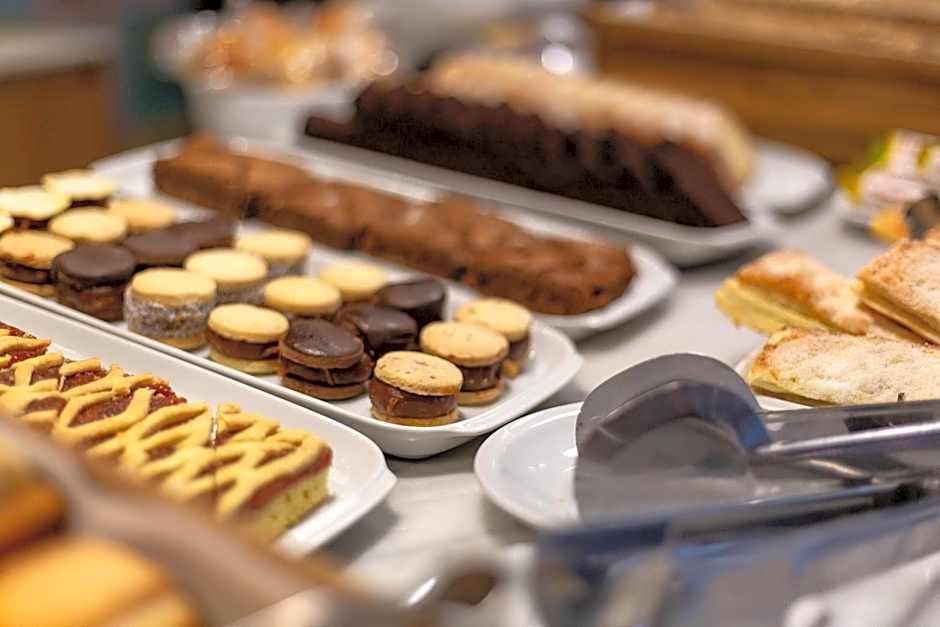 Dazzler by Wyndham Polo