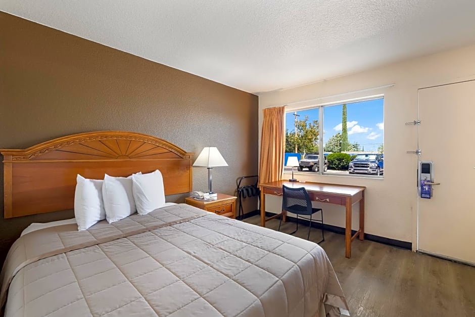 Knights Inn Sierra Vista / East Fry