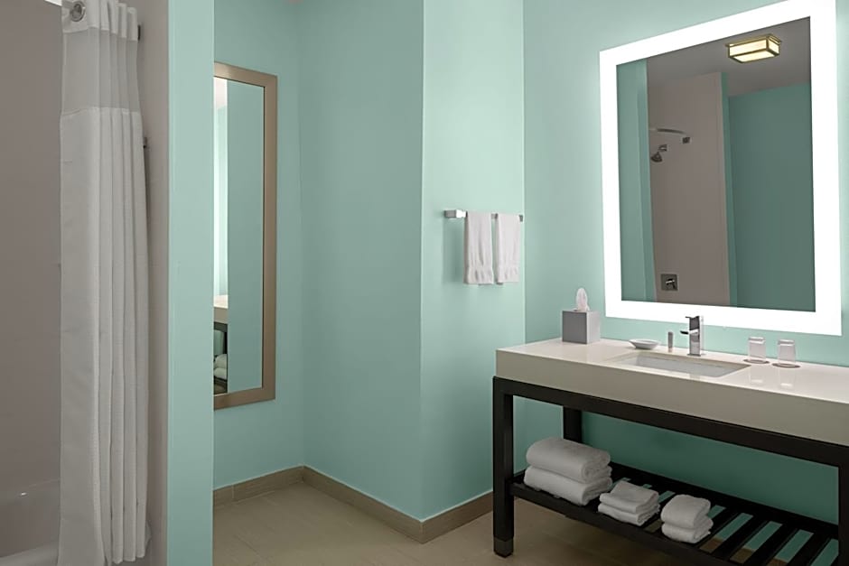 Courtyard by Marriott Nassau Downtown/Junkanoo Beach