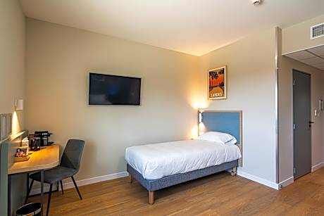 Superior Family Room with One Queen Bed and One Single Bed