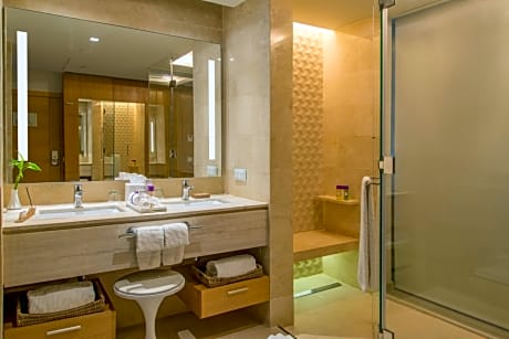 ALLURE, KING BED, TROPICAL VIEW