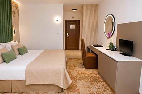 Double or Twin Room with Balcony - Free WiFi