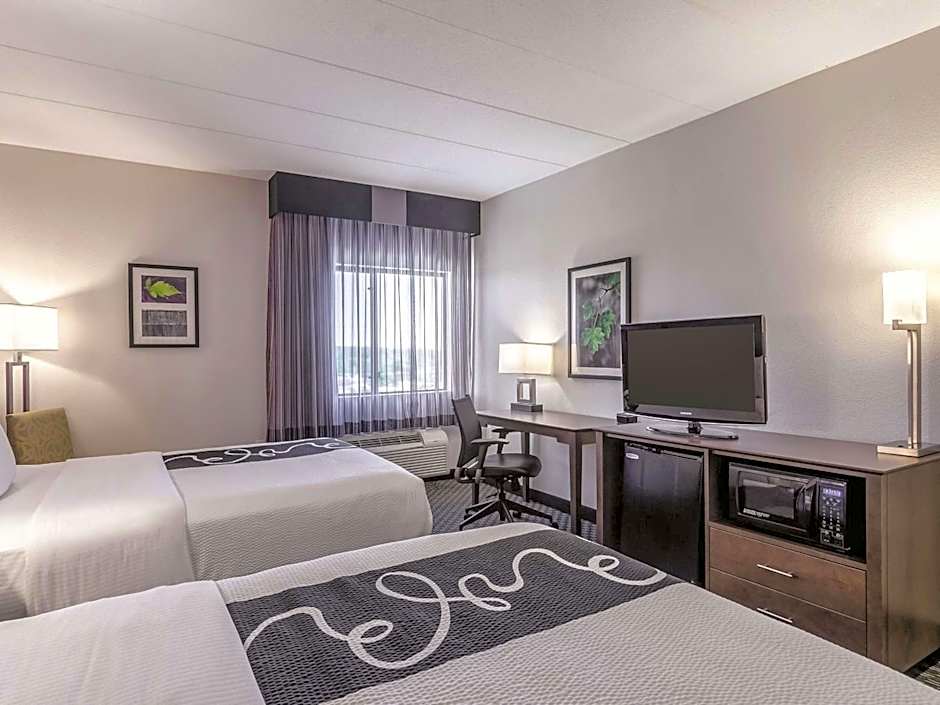 La Quinta Inn & Suites by Wyndham Warwick-Providence Airport