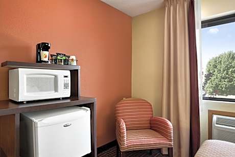 Queen Room with Two Queen Beds - Non-Smoking