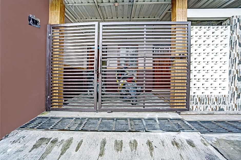 Hotel O Sobat Ijen HomestayNearSungai Prengsengan