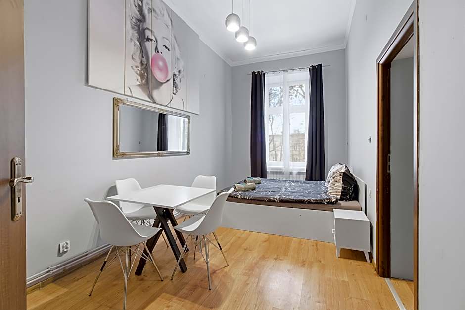Queen Apartments