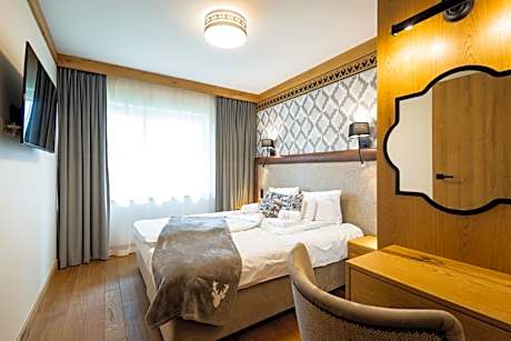 Apartment with Garden View