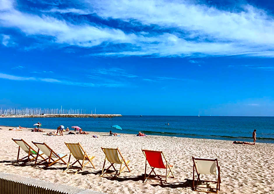 Amerique Hotel Palavas Montpellier Sud -LOGIS-