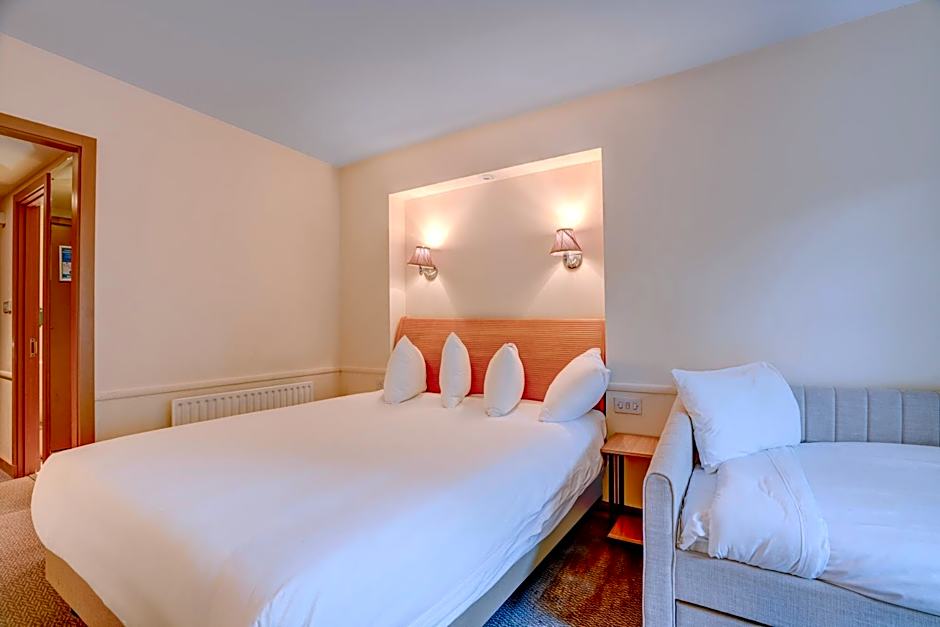 Sunday London Staines-upon-Thames Heathrow T5