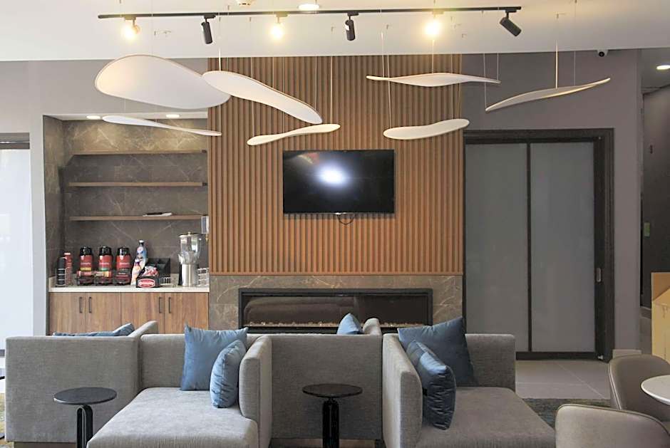 La Quinta Inn & Suites by Wyndham Manchester / Arnold AFB