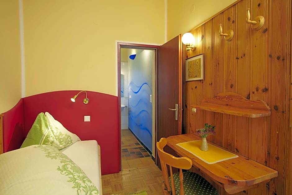 Foto 1 di 6 di Single Room