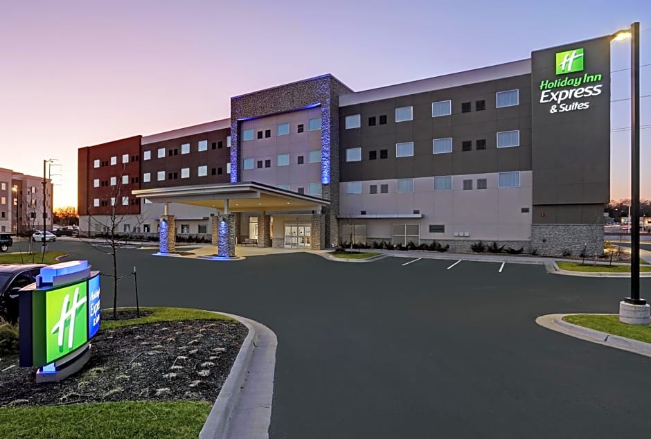 Holiday Inn Express & Suites - Lenexa - Overland Park Area By IHG