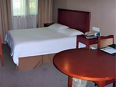 GTR - One 1.5M Bed Guest Room with Aisle window